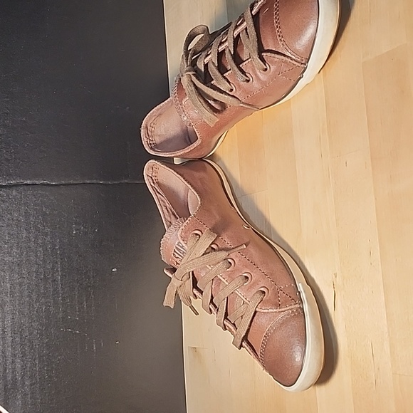 CONVERSE ALL* STAR Women’s Brown Leather Lace-Up Sneakers Shoes Size 7 US - Picture 2 of 9